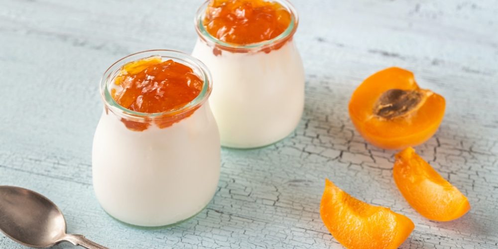 two-jars-greek-yogurt-with-apricot-3