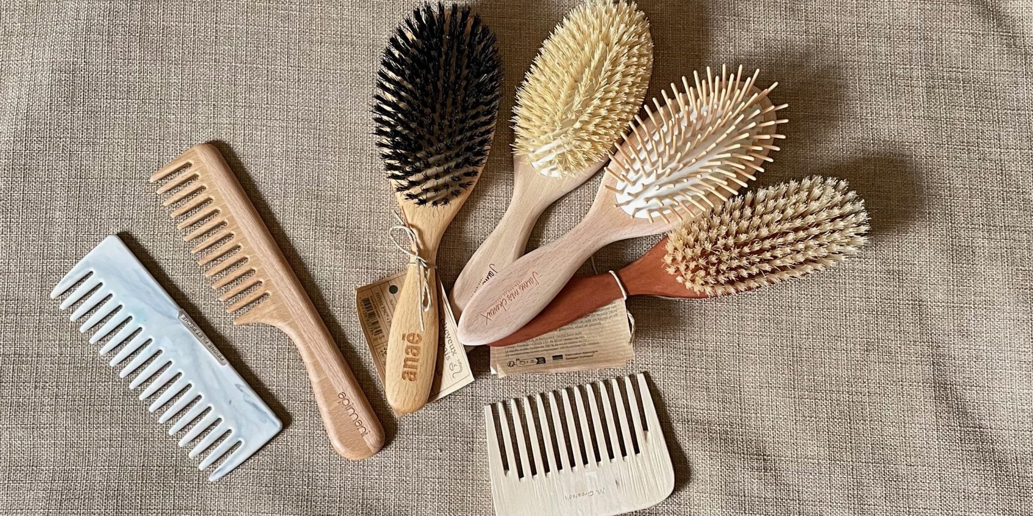 Peigne ou brosse : quel outil choisir selon son type de cheveux ? 